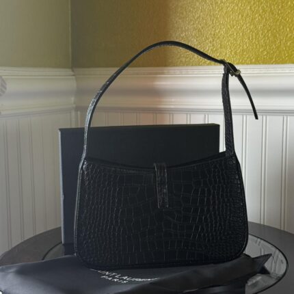 PreOwned Black crocodile leather bag with silver hardware