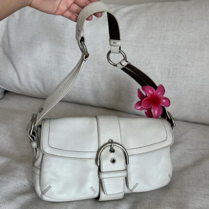 Beautiful authentic vintage coach bag in good